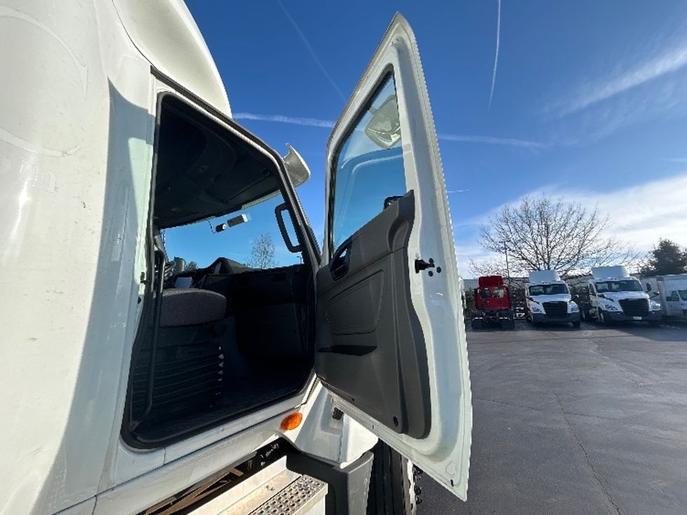 Sleeper Tractor-Heavy Duty Tractors-International-2021-LT625-Louisville-KY-467,020\n\t\tmiles-$ 45,750 - Image 13