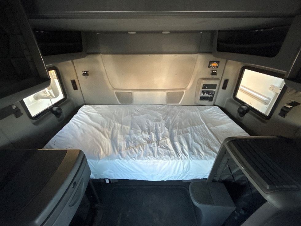 Sleeper Tractor-Heavy Duty Tractors-International-2021-LT625-Louisville-KY-467,020\n\t\tmiles-$ 45,750 - Image 16