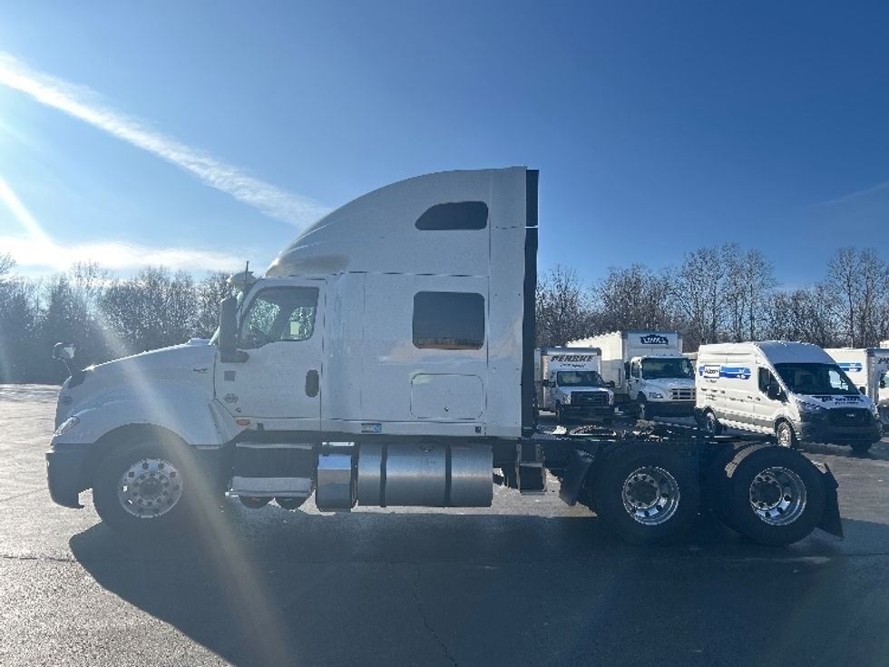 Sleeper Tractor-Heavy Duty Tractors-International-2021-LT625-Louisville-KY-467,020\n\t\tmiles-$ 45,750 - Image 4