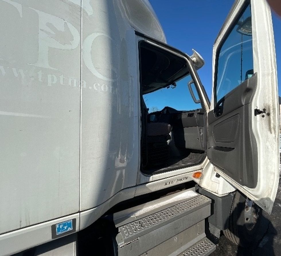 Sleeper Tractor-Heavy Duty Tractors-International-2021-LT625-Louisville-KY-537,290\n\t\tmiles-$ 39,750 - Image 13