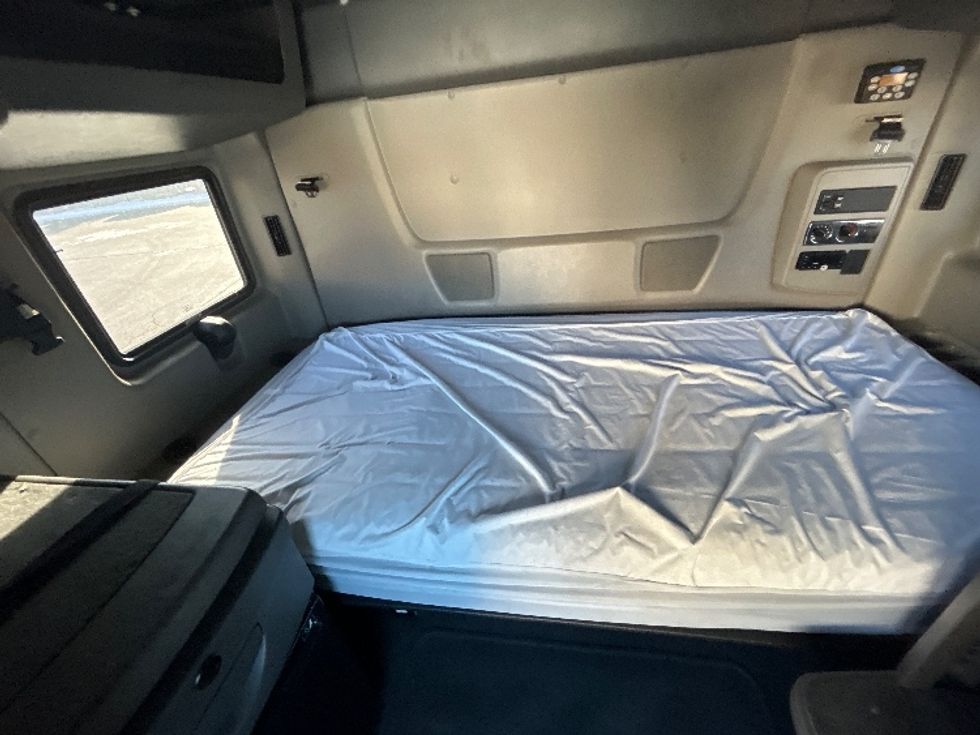 Sleeper Tractor-Heavy Duty Tractors-International-2021-LT625-Louisville-KY-537,290\n\t\tmiles-$ 39,750 - Image 17