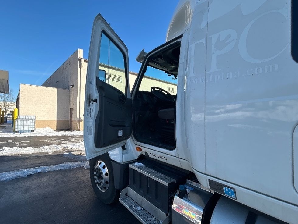 Sleeper Tractor-Heavy Duty Tractors-International-2021-LT625-Louisville-KY-537,290\n\t\tmiles-$ 39,750 - Image 9