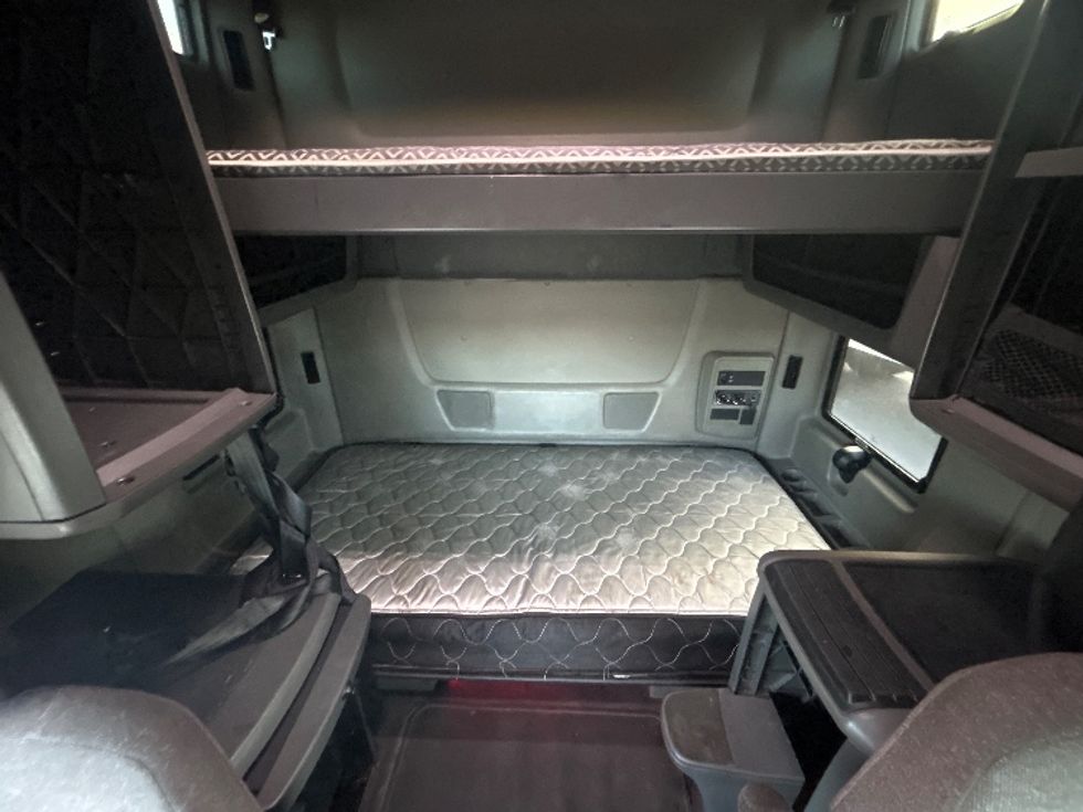 Sleeper Tractor-Heavy Duty Tractors-International-2021-LT625-Louisville-KY-588,781\n\t\tmiles-$ 47,000 - Image 16