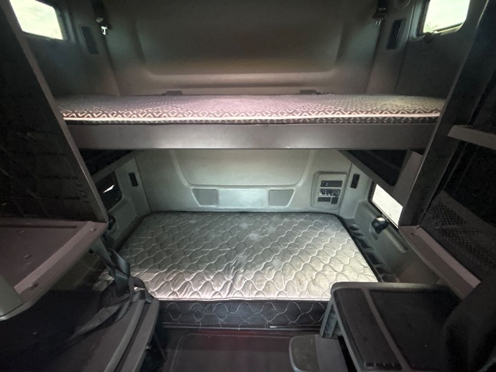 Sleeper Tractor-Heavy Duty Tractors-International-2021-LT625-Louisville-KY-588,781\n\t\tmiles-$ 47,000 - Image 17