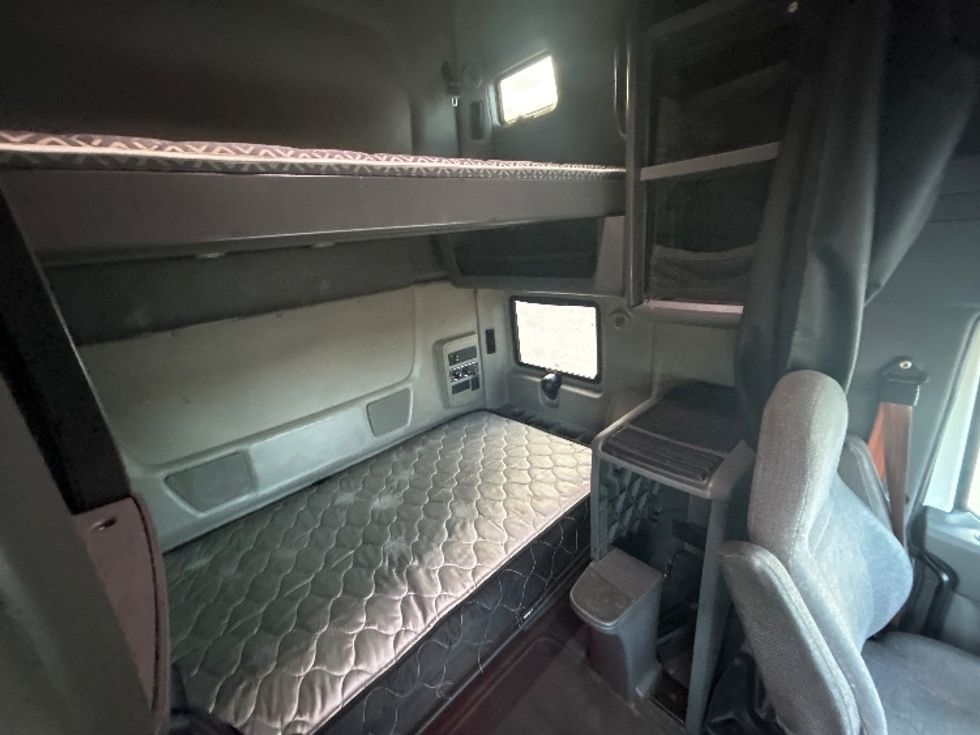 Sleeper Tractor-Heavy Duty Tractors-International-2021-LT625-Louisville-KY-588,781\n\t\tmiles-$ 47,000 - Image 18