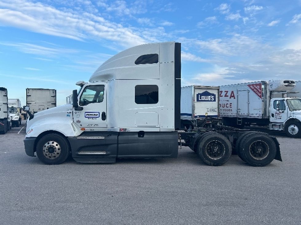 Sleeper Tractor-Heavy Duty Tractors-International-2021-LT625-Louisville-KY-588,781\n\t\tmiles-$ 47,000 - Image 4