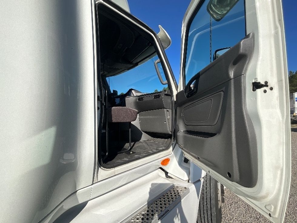 Sleeper Tractor-Heavy Duty Tractors-International-2021-LT625-Mebane-NC-543,934\n\t\tmiles-$ 49,500 - Image 13