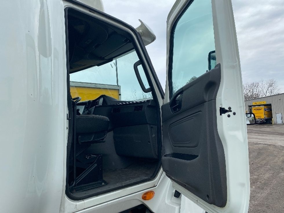 Sleeper Tractor-Heavy Duty Tractors-International-2021-LT625-Minoa-NY-597,515\n\t\tmiles-$ 42,250 - Image 12