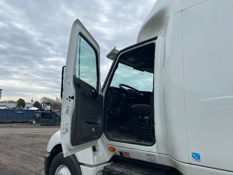 Sleeper Tractor-Heavy Duty Tractors-International-2021-LT625-Minoa-NY-597,515\n\t\tmiles-$ 42,250 - Image 9