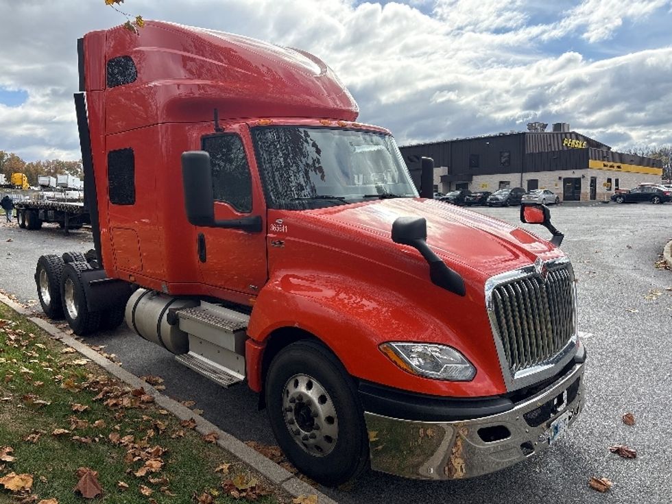 Sleeper Tractor-Heavy Duty Tractors-International-2021-LT625-Montgomery-NY-302,064\n\t\tmiles-$ 40,250 - Image 1