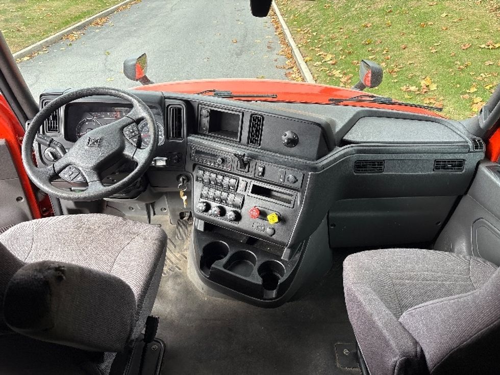 Sleeper Tractor-Heavy Duty Tractors-International-2021-LT625-Montgomery-NY-302,064\n\t\tmiles-$ 40,250 - Image 10