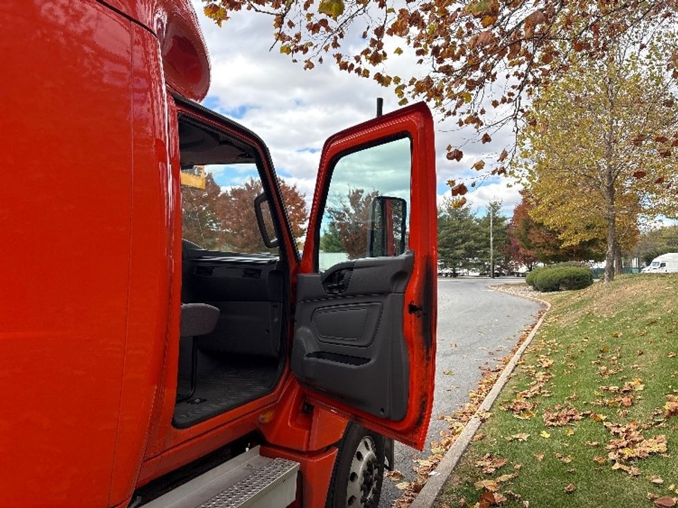 Sleeper Tractor-Heavy Duty Tractors-International-2021-LT625-Montgomery-NY-302,064\n\t\tmiles-$ 40,250 - Image 11