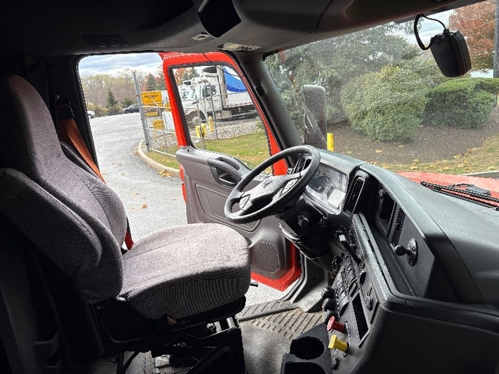 Sleeper Tractor-Heavy Duty Tractors-International-2021-LT625-Montgomery-NY-302,064\n\t\tmiles-$ 40,250 - Image 13