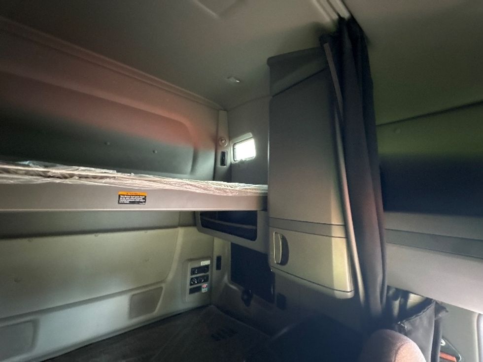 Sleeper Tractor-Heavy Duty Tractors-International-2021-LT625-Montgomery-NY-302,064\n\t\tmiles-$ 40,250 - Image 16