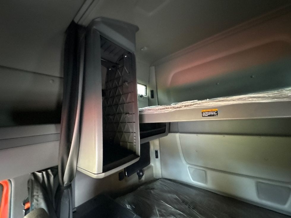 Sleeper Tractor-Heavy Duty Tractors-International-2021-LT625-Montgomery-NY-302,064\n\t\tmiles-$ 40,250 - Image 17