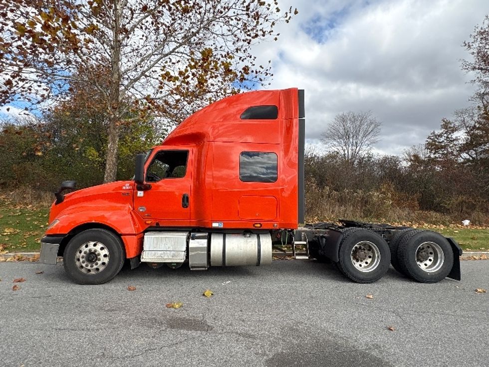 Sleeper Tractor-Heavy Duty Tractors-International-2021-LT625-Montgomery-NY-302,064\n\t\tmiles-$ 40,250 - Image 4