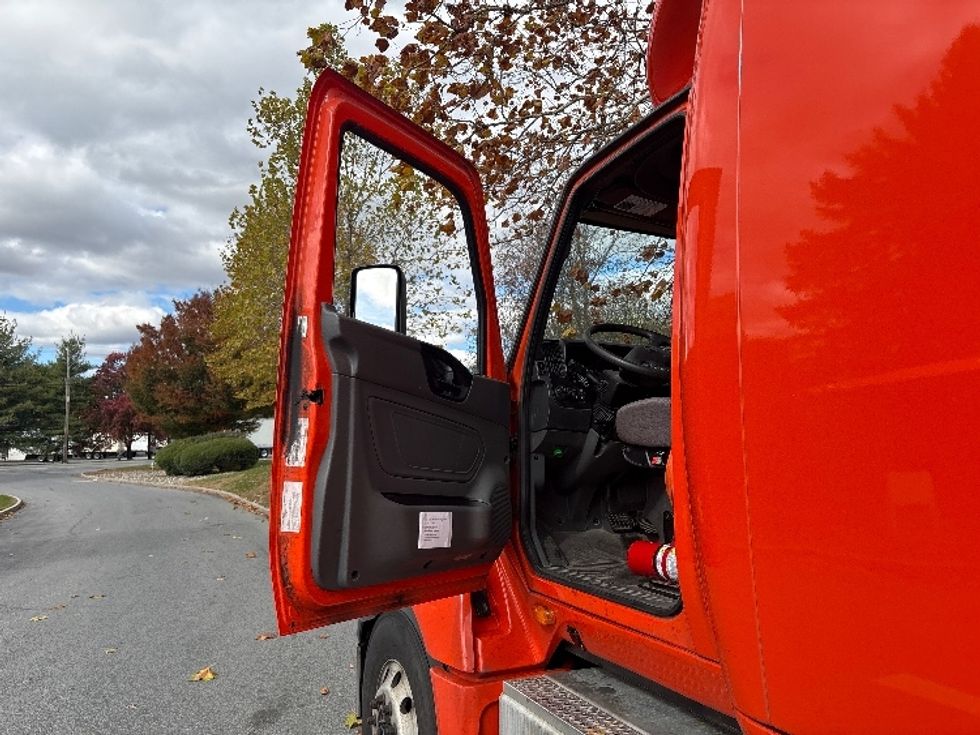 Sleeper Tractor-Heavy Duty Tractors-International-2021-LT625-Montgomery-NY-302,064\n\t\tmiles-$ 40,250 - Image 9