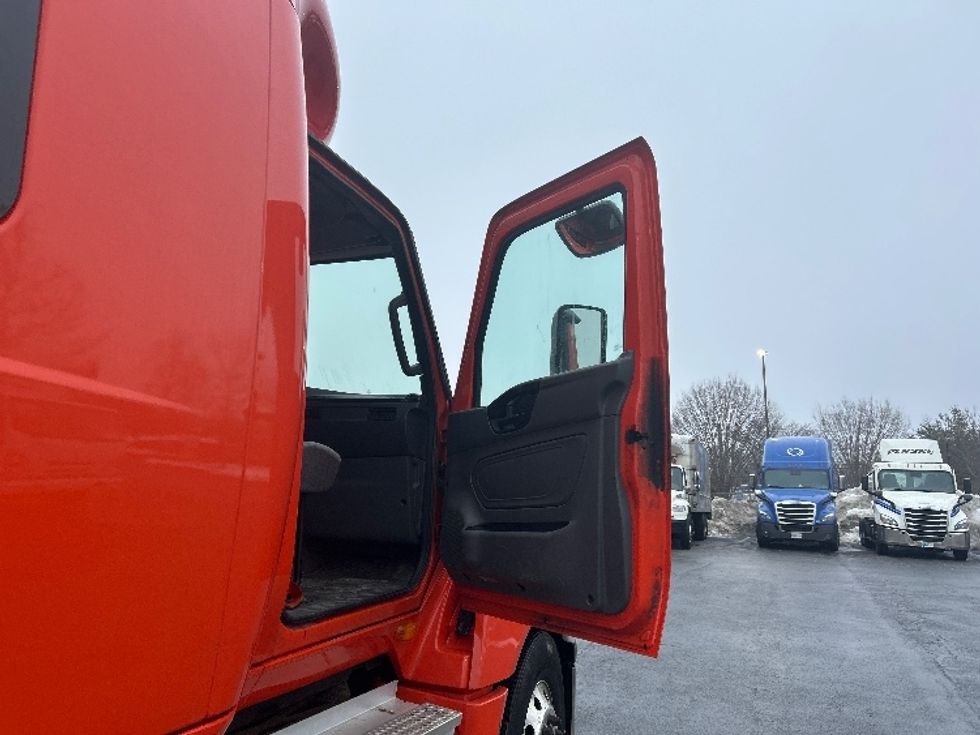 Sleeper Tractor-Heavy Duty Tractors-International-2021-LT625-Montgomery-NY-312,605\n\t\tmiles-$ 34,250 - Image 13