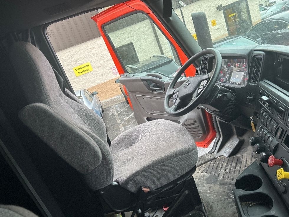 Sleeper Tractor-Heavy Duty Tractors-International-2021-LT625-Montgomery-NY-312,605\n\t\tmiles-$ 34,250 - Image 15