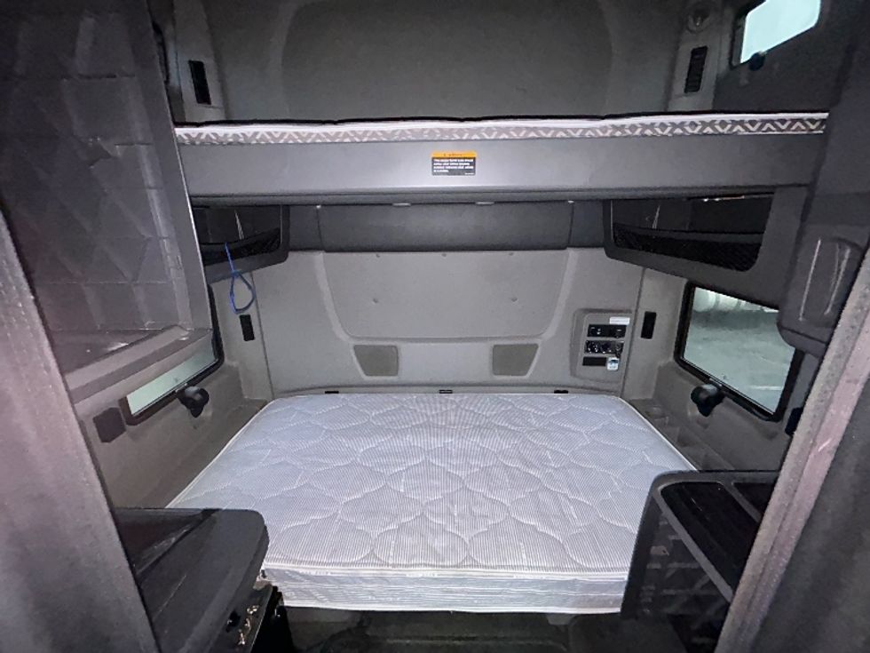 Sleeper Tractor-Heavy Duty Tractors-International-2021-LT625-Montgomery-NY-312,605\n\t\tmiles-$ 34,250 - Image 17