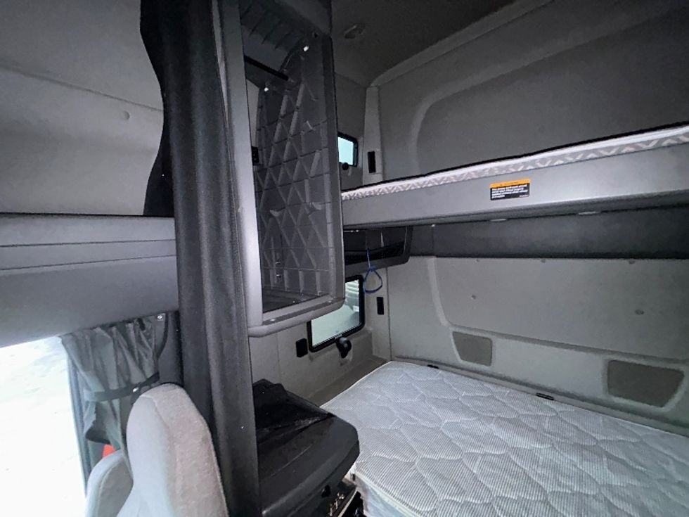 Sleeper Tractor-Heavy Duty Tractors-International-2021-LT625-Montgomery-NY-312,605\n\t\tmiles-$ 34,250 - Image 19