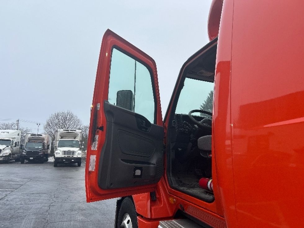 Sleeper Tractor-Heavy Duty Tractors-International-2021-LT625-Montgomery-NY-312,605\n\t\tmiles-$ 34,250 - Image 9