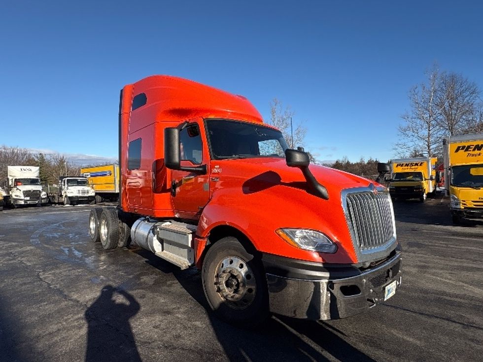 Sleeper Tractor-Heavy Duty Tractors-International-2021-LT625-Montgomery-NY-336,661\n\t\tmiles-$ 33,500 - Image 1
