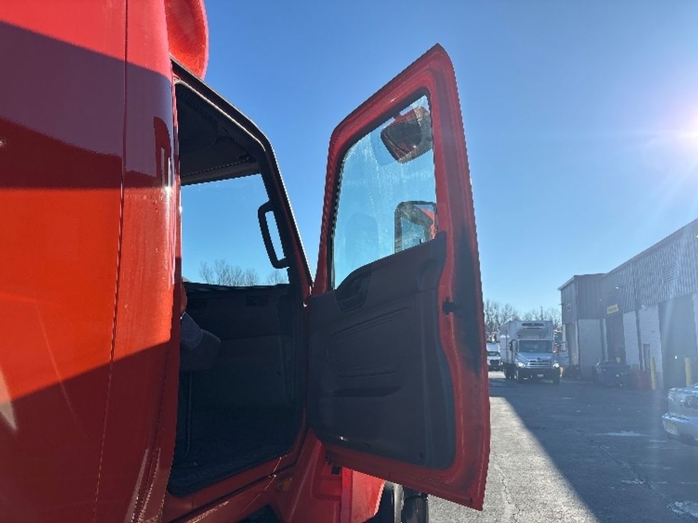 Sleeper Tractor-Heavy Duty Tractors-International-2021-LT625-Montgomery-NY-336,661\n\t\tmiles-$ 33,500 - Image 13