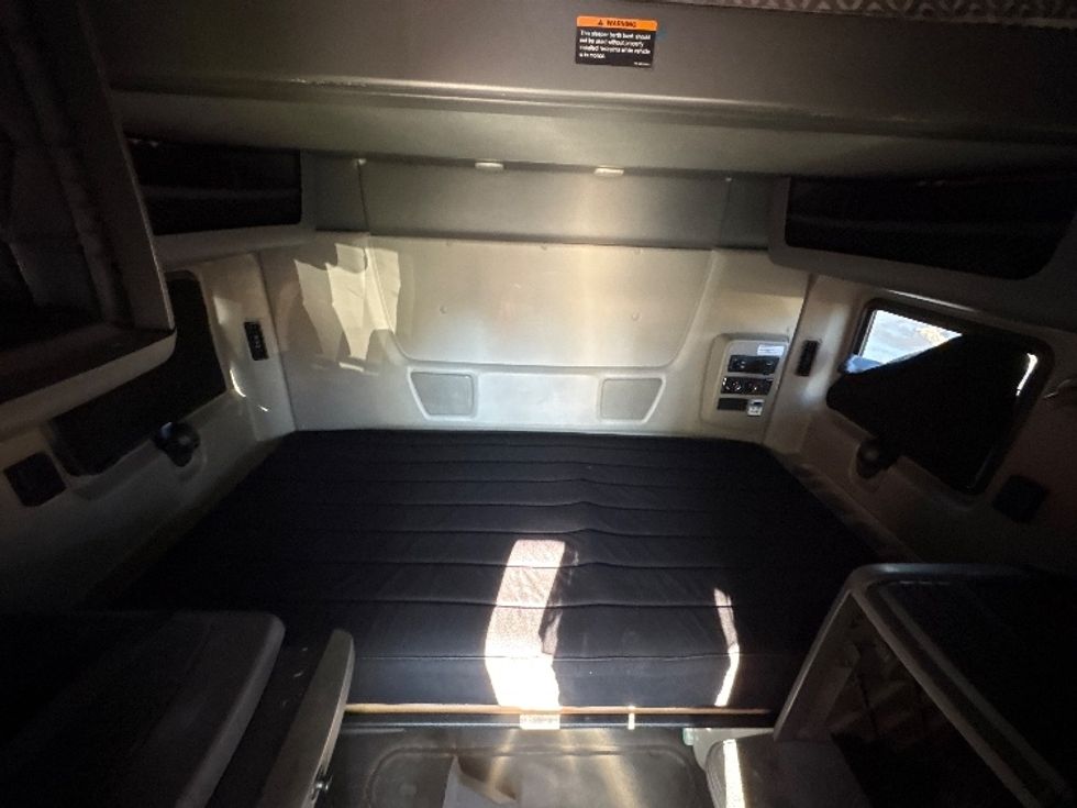 Sleeper Tractor-Heavy Duty Tractors-International-2021-LT625-Montgomery-NY-336,661\n\t\tmiles-$ 33,500 - Image 16