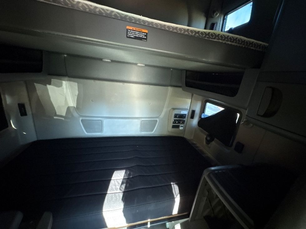 Sleeper Tractor-Heavy Duty Tractors-International-2021-LT625-Montgomery-NY-336,661\n\t\tmiles-$ 33,500 - Image 17