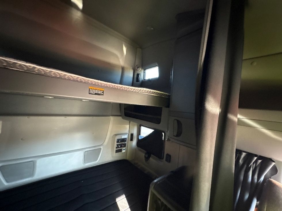 Sleeper Tractor-Heavy Duty Tractors-International-2021-LT625-Montgomery-NY-336,661\n\t\tmiles-$ 33,500 - Image 18