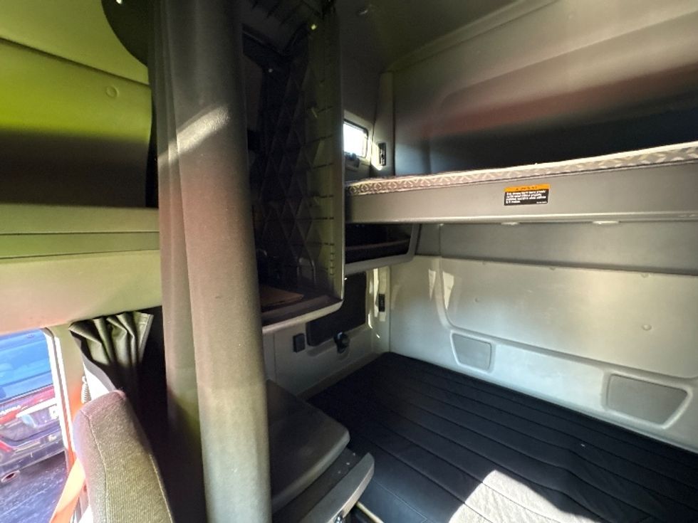 Sleeper Tractor-Heavy Duty Tractors-International-2021-LT625-Montgomery-NY-336,661\n\t\tmiles-$ 33,500 - Image 19