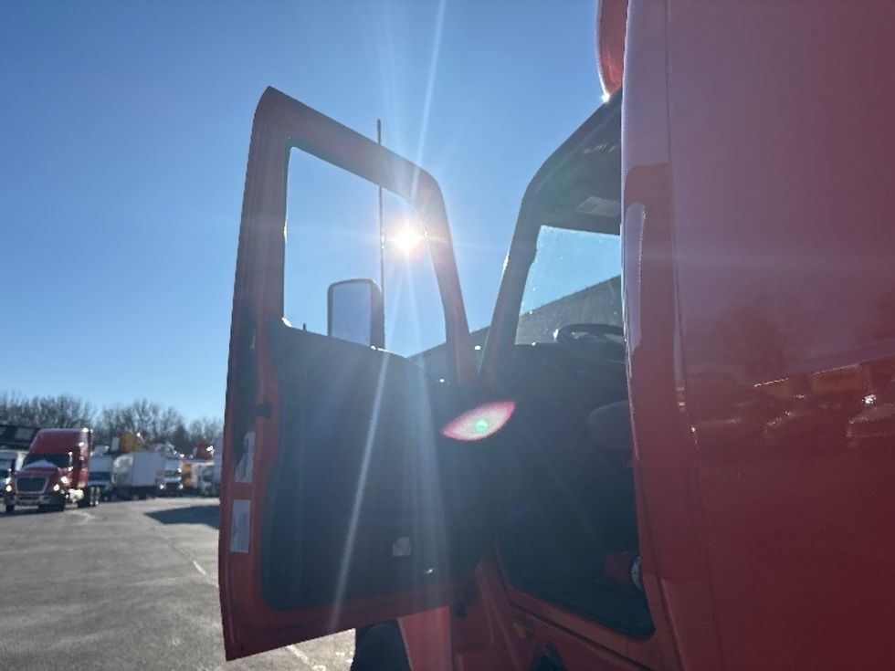 Sleeper Tractor-Heavy Duty Tractors-International-2021-LT625-Montgomery-NY-336,791\n\t\tmiles-$ 33,500 - Image 9