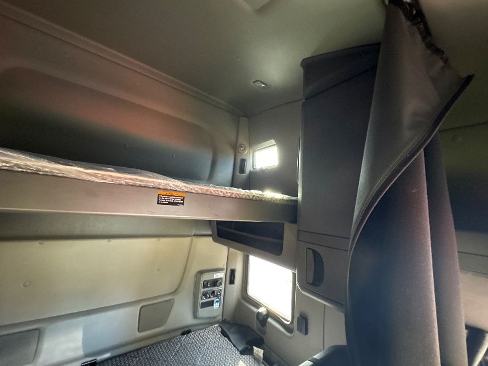 Sleeper Tractor-Heavy Duty Tractors-International-2021-LT625-Montgomery-NY-341,405\n\t\tmiles-$ 38,750 - Image 18