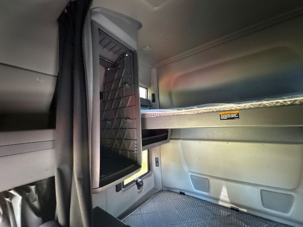 Sleeper Tractor-Heavy Duty Tractors-International-2021-LT625-Montgomery-NY-341,405\n\t\tmiles-$ 38,750 - Image 19