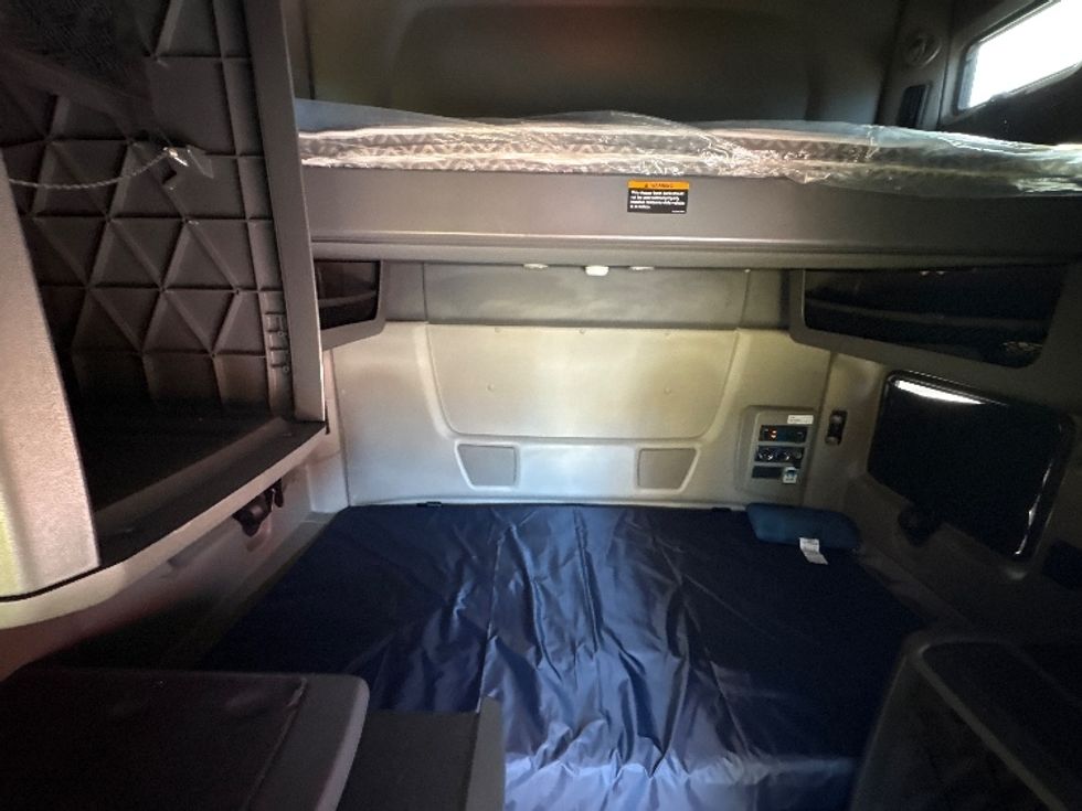 Sleeper Tractor-Heavy Duty Tractors-International-2021-LT625-Montgomery-NY-356,906\n\t\tmiles-$ 38,000 - Image 16