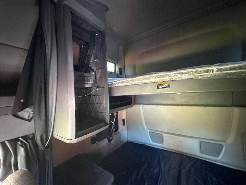 Sleeper Tractor-Heavy Duty Tractors-International-2021-LT625-Montgomery-NY-356,906\n\t\tmiles-$ 38,000 - Image 19