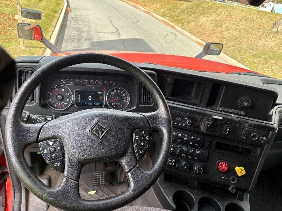 Sleeper Tractor-Heavy Duty Tractors-International-2021-LT625-Montgomery-NY-360,942\n\t\tmiles-$ 37,750 - Image 11