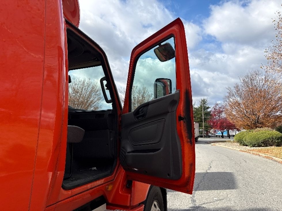 Sleeper Tractor-Heavy Duty Tractors-International-2021-LT625-Montgomery-NY-360,942\n\t\tmiles-$ 37,750 - Image 13