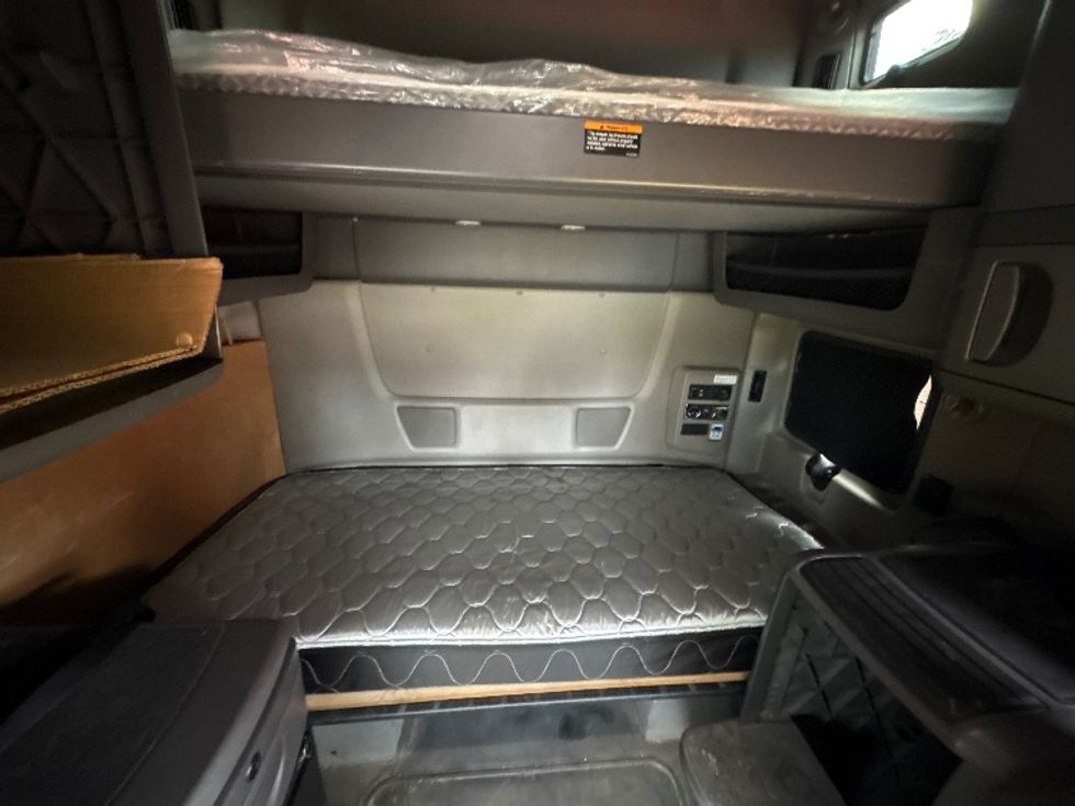 Sleeper Tractor-Heavy Duty Tractors-International-2021-LT625-Montgomery-NY-360,942\n\t\tmiles-$ 37,750 - Image 16