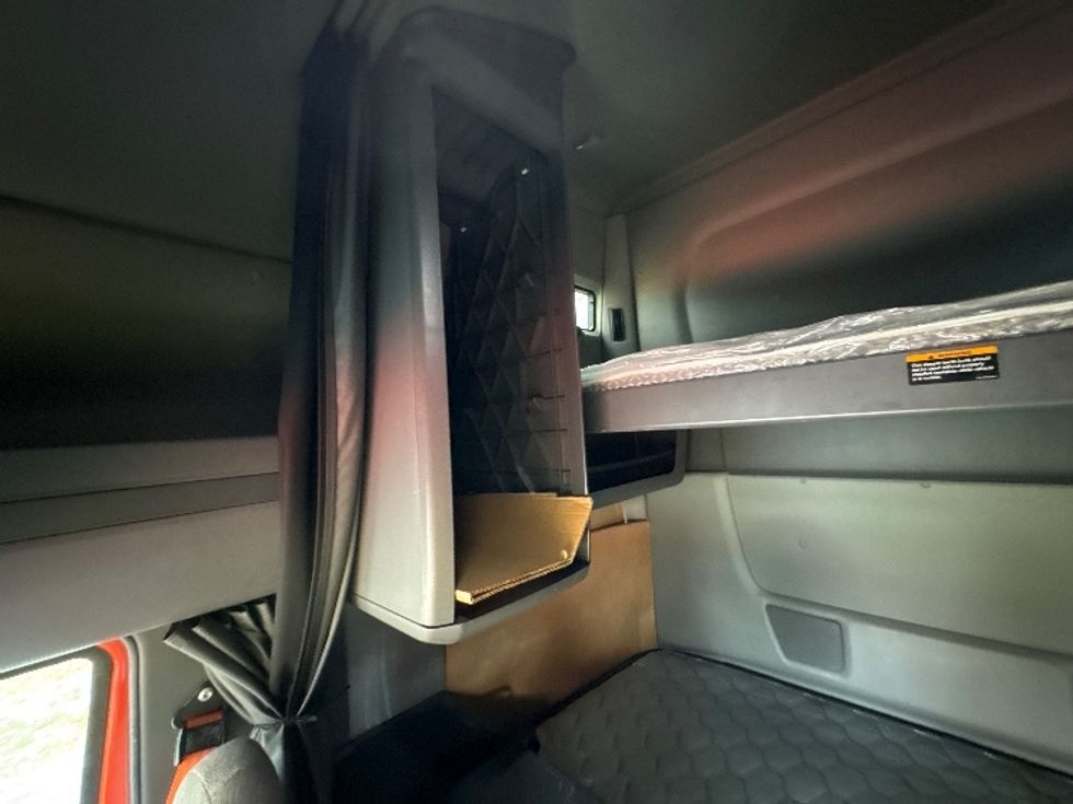 Sleeper Tractor-Heavy Duty Tractors-International-2021-LT625-Montgomery-NY-360,942\n\t\tmiles-$ 37,750 - Image 19