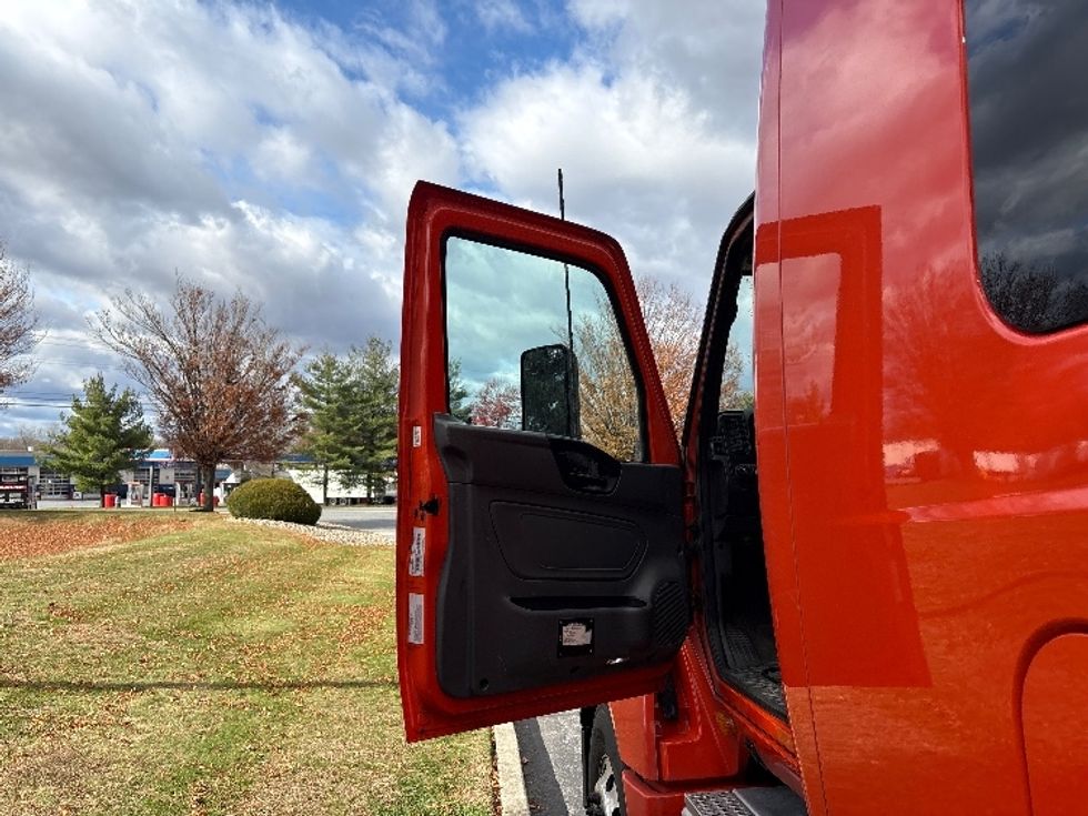 Sleeper Tractor-Heavy Duty Tractors-International-2021-LT625-Montgomery-NY-360,942\n\t\tmiles-$ 37,750 - Image 9