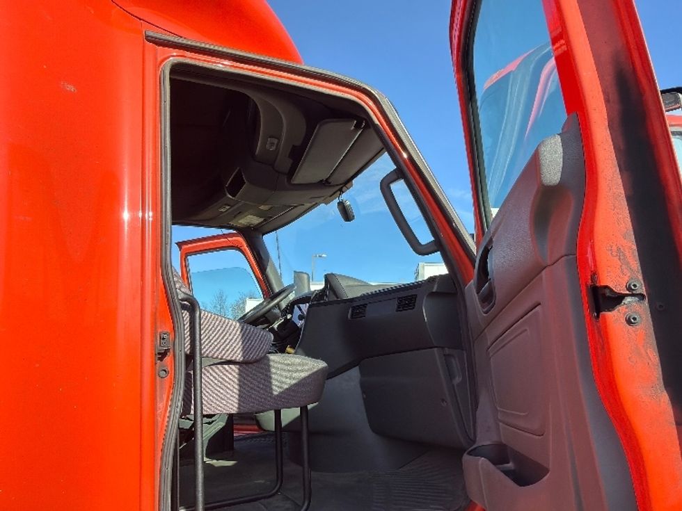 Sleeper Tractor-Heavy Duty Tractors-International-2021-LT625-Montgomery-NY-369,644\n\t\tmiles-$ 37,250 - Image 13