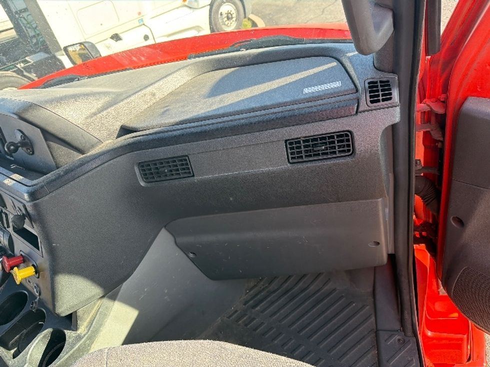 Sleeper Tractor-Heavy Duty Tractors-International-2021-LT625-Montgomery-NY-369,644\n\t\tmiles-$ 37,250 - Image 14