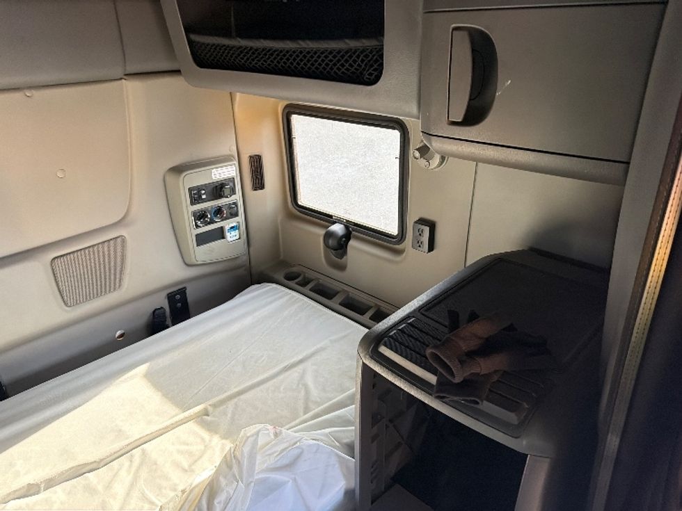 Sleeper Tractor-Heavy Duty Tractors-International-2021-LT625-Montgomery-NY-369,644\n\t\tmiles-$ 37,250 - Image 18