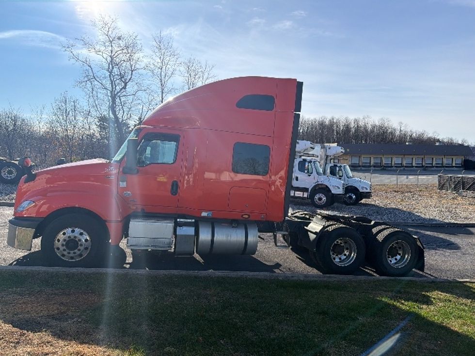 Sleeper Tractor-Heavy Duty Tractors-International-2021-LT625-Montgomery-NY-369,644\n\t\tmiles-$ 37,250 - Image 4