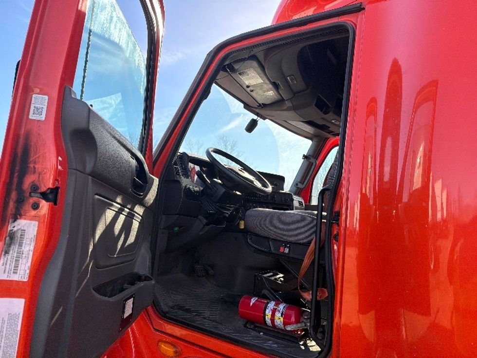 Sleeper Tractor-Heavy Duty Tractors-International-2021-LT625-Montgomery-NY-369,644\n\t\tmiles-$ 37,250 - Image 9