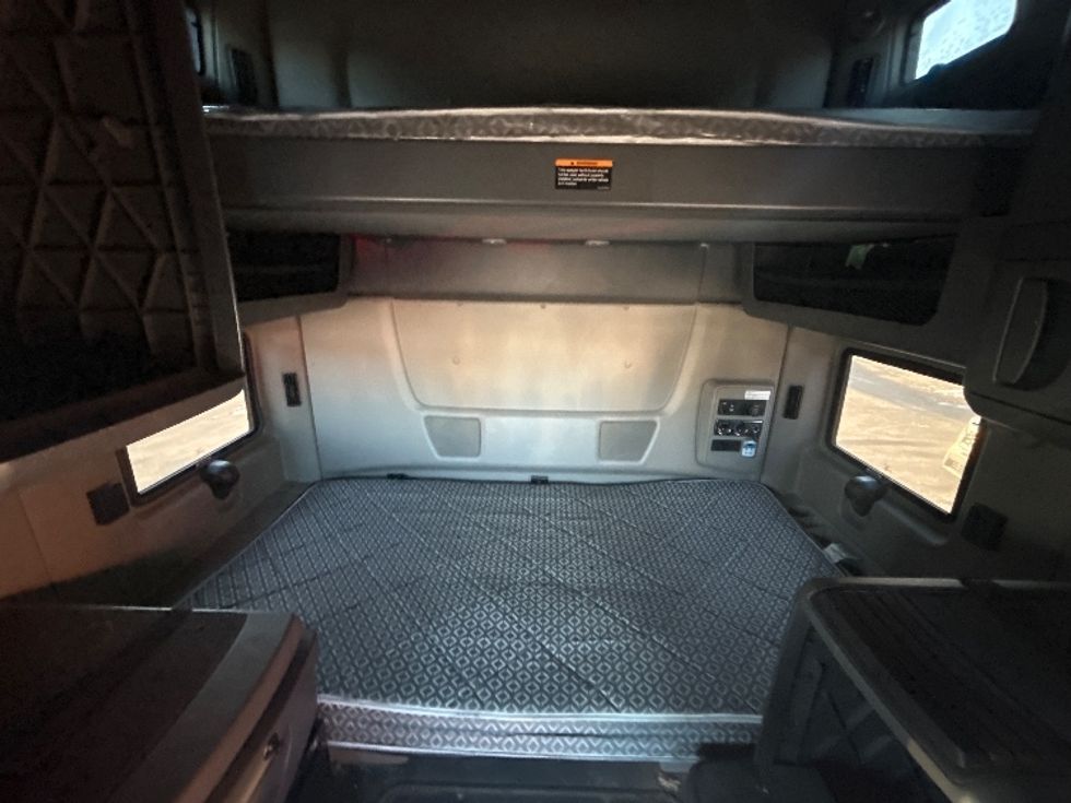 Sleeper Tractor-Heavy Duty Tractors-International-2021-LT625-Montgomery-NY-372,314\n\t\tmiles-$ 31,000 - Image 16