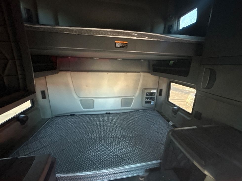 Sleeper Tractor-Heavy Duty Tractors-International-2021-LT625-Montgomery-NY-372,314\n\t\tmiles-$ 31,000 - Image 17