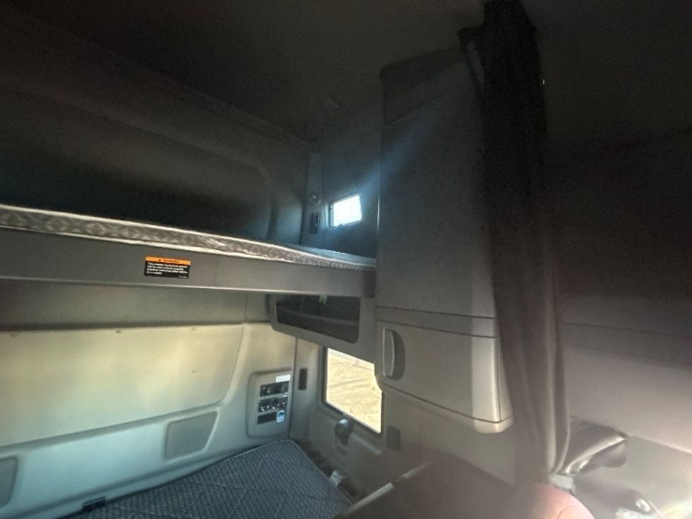 Sleeper Tractor-Heavy Duty Tractors-International-2021-LT625-Montgomery-NY-372,314\n\t\tmiles-$ 31,000 - Image 18